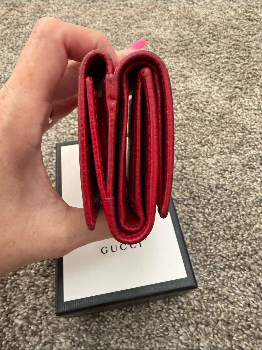 Gucci Red Pebbled Leather Fold Wallet with Gold Double G - Picture 4 of 9